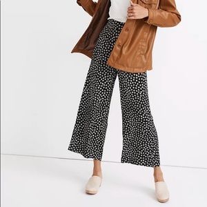 Huston Pull-On Crop Pants in Woodcut Flowers